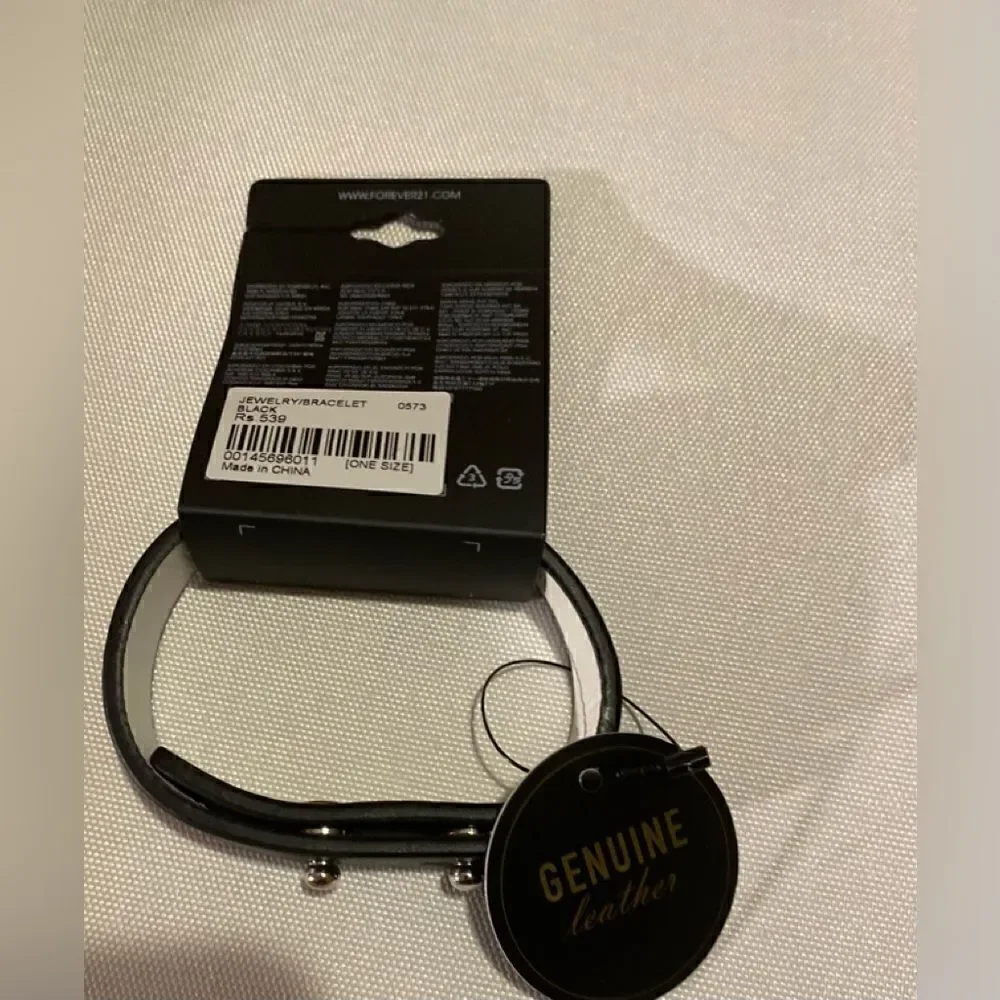 🔥Forever 21 Men’s Color: Brown leather adjustable Bracelet Gold studs one size